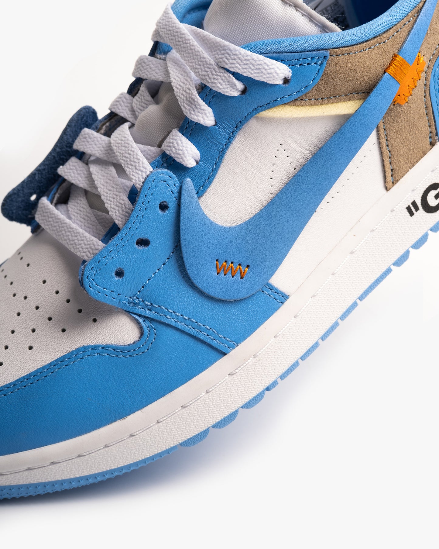 'OFF-WHITE' Air Jordan 1 Low Golf - UNC